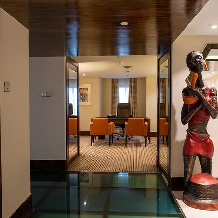 Lagos Continental Hotel Luaran gambar The interior of a suite at the Taj Bengal