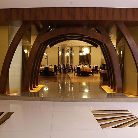 Lagos Continental Hotel Luaran gambar The interior of the hotel