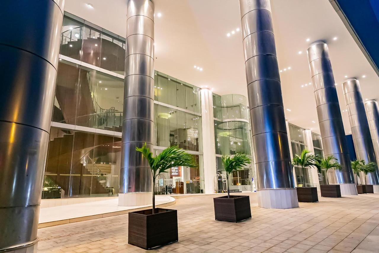 Lagos Continental Hotel Luaran gambar The interior of the hotel