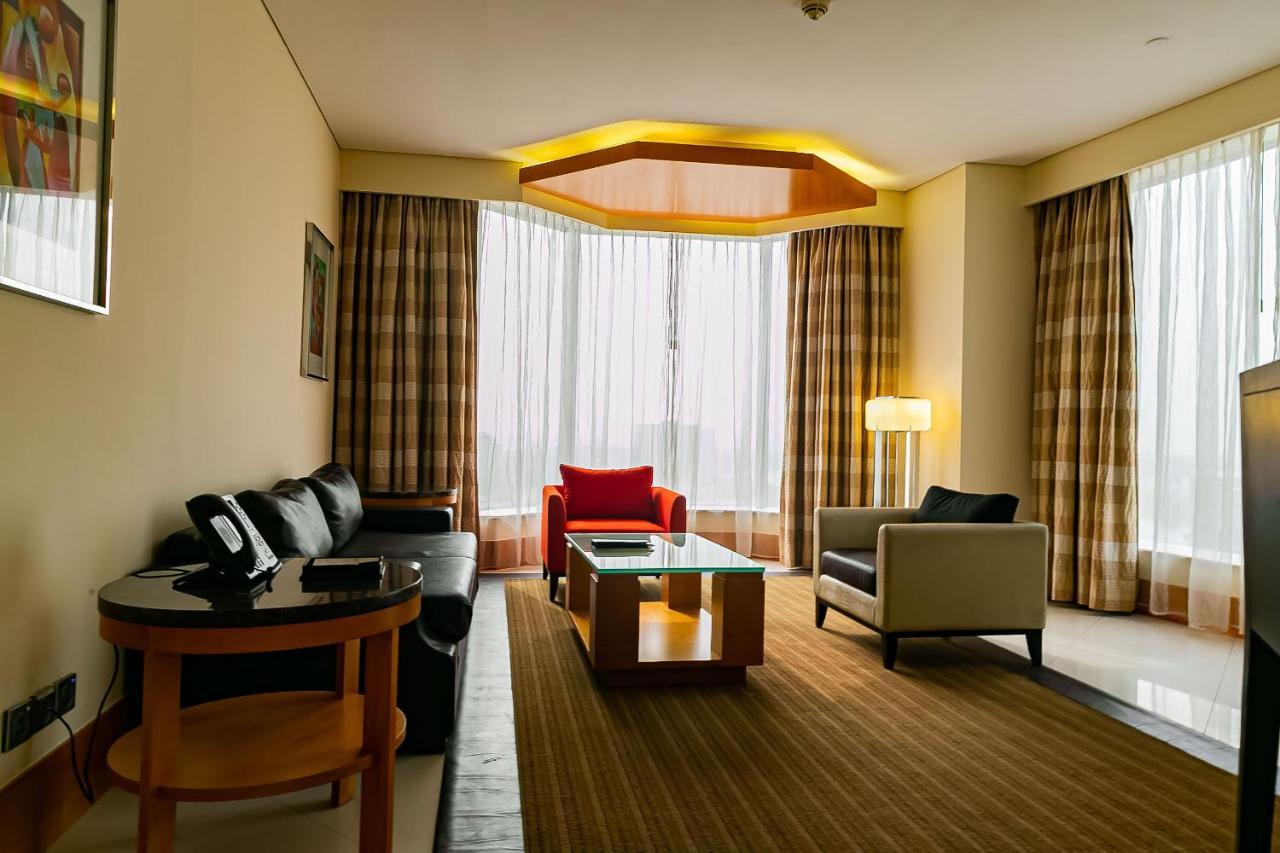 Lagos Continental Hotel Luaran gambar Living room of a suite at the hotel
