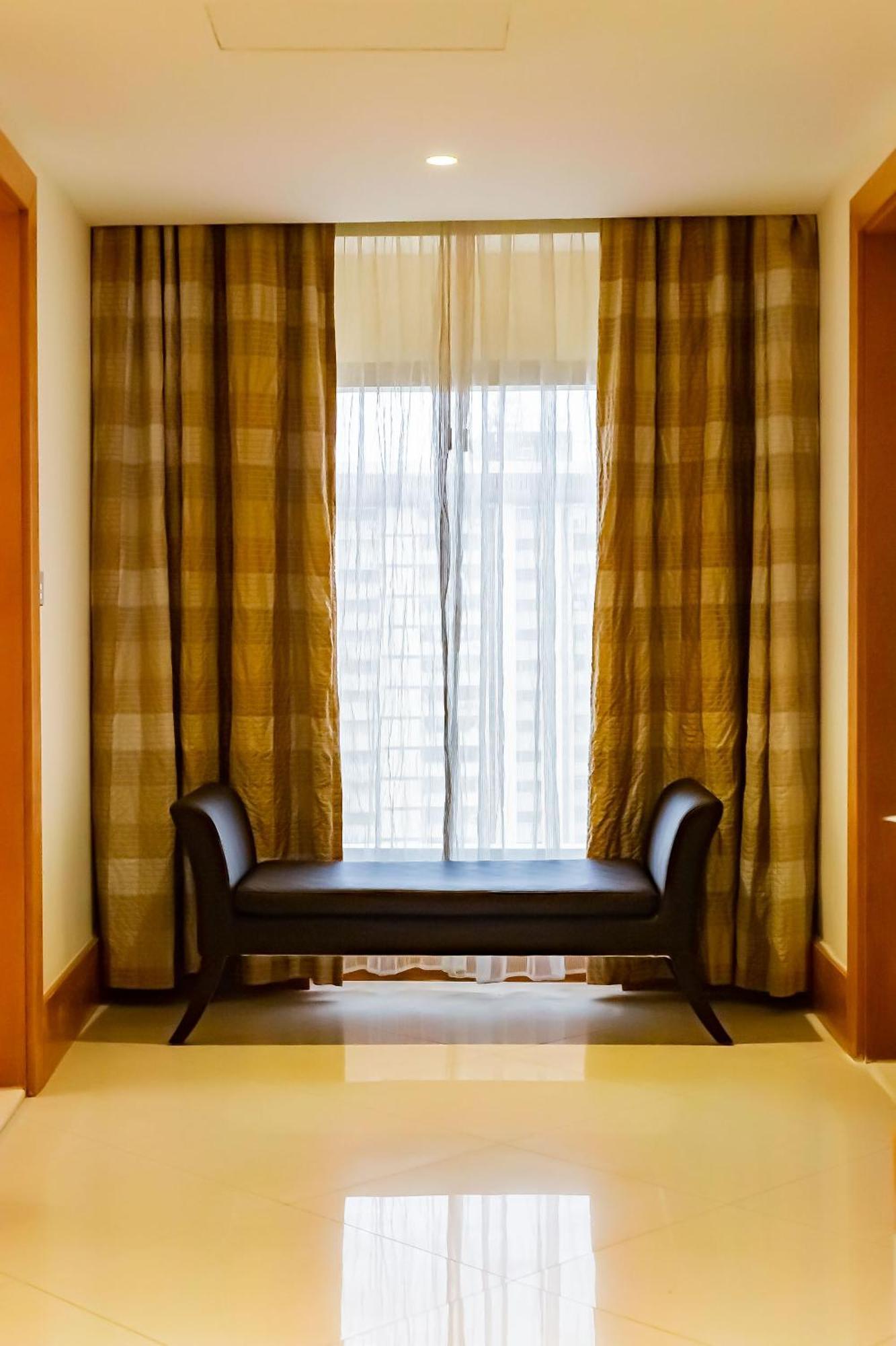 Lagos Continental Hotel Luaran gambar Window seat with a settee
