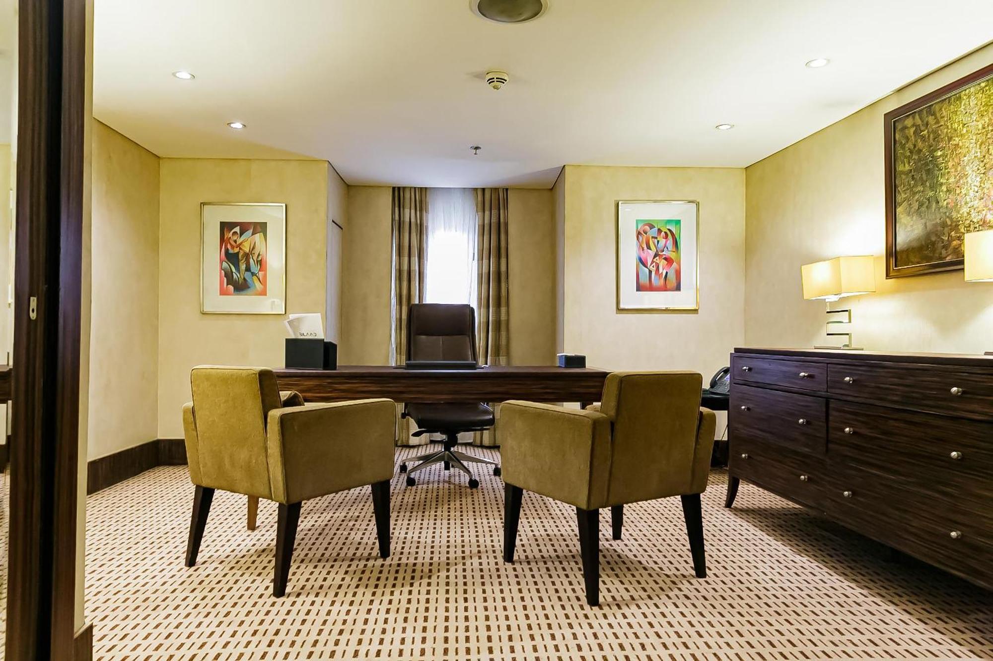 Lagos Continental Hotel Luaran gambar A typical office at the Four Seasons Hotel, London