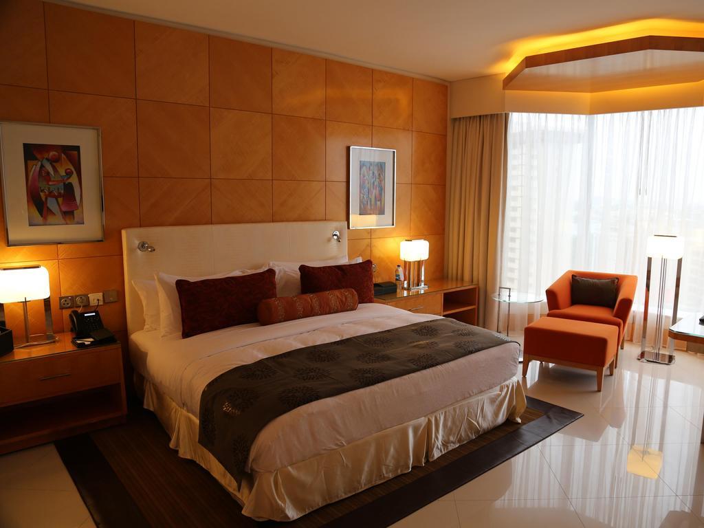 Lagos Continental Hotel Luaran gambar A bedroom at the hotel